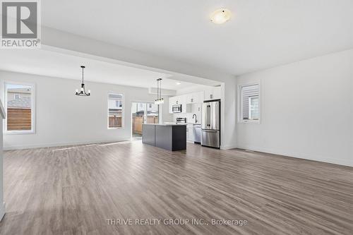2318 Jordan Boulevard, London North (North S), ON - Indoor Photo Showing Living Room