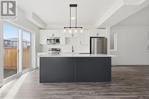 2318 Jordan Boulevard, London North (North S), ON - Indoor Photo Showing Kitchen With Upgraded Kitchen