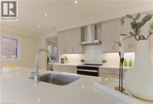 39 Guernsey Drive, Kitchener, ON - Indoor Photo Showing Kitchen With Upgraded Kitchen