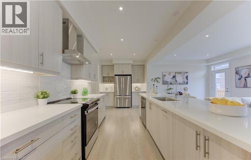 39 Guernsey Drive, Kitchener, ON - Indoor Photo Showing Kitchen With Upgraded Kitchen