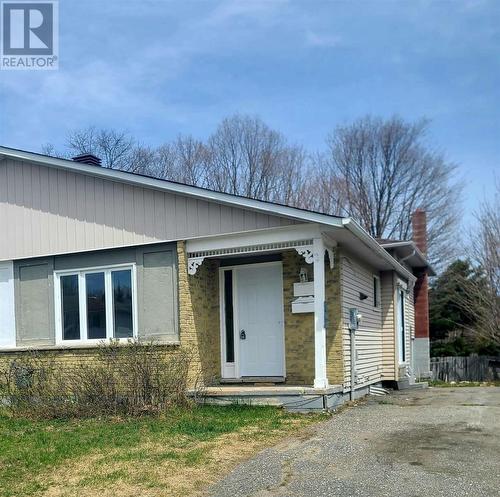 21 Laprairie CRES  Elliot Lake, ON P5A 3B7