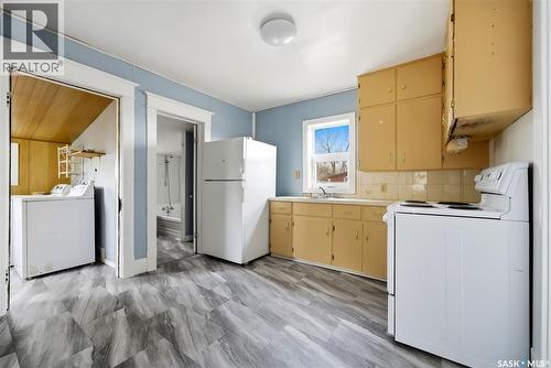 304 Main Street, Avonlea, SK - Indoor Photo Showing Laundry Room