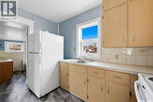 304 Main Street, Avonlea, SK - Indoor Photo Showing Kitchen