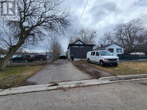 203 VALENCIA ROAD  Oshawa (Lakeview), ON L1J 1P2