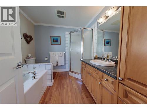 423 6Th Avenue S, Creston, BC - Indoor Photo Showing Bathroom