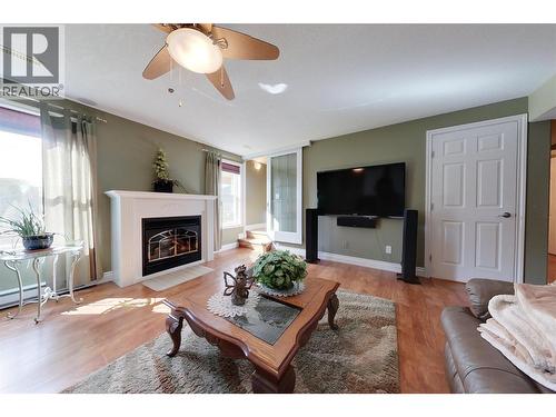 423 6Th Avenue S, Creston, BC - Indoor Photo Showing Living Room With Fireplace