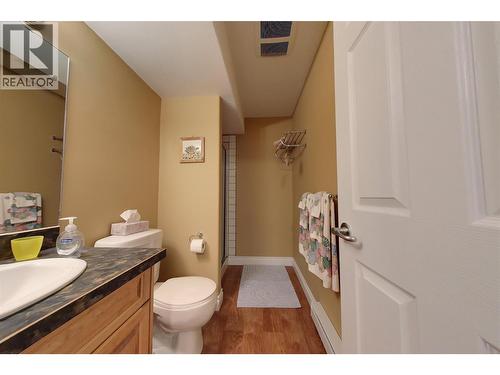 423 6Th Avenue S, Creston, BC - Indoor Photo Showing Bathroom