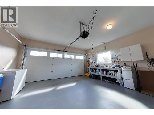 423 6Th Avenue S, Creston, BC - Indoor Photo Showing Garage