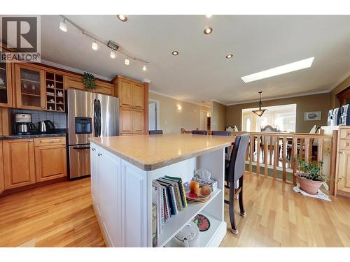423 6Th Avenue S, Creston, BC - Indoor Photo Showing Kitchen