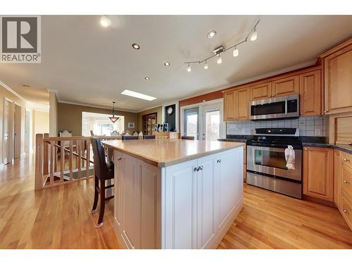 423 6Th Avenue S, Creston, BC - Indoor Photo Showing Kitchen