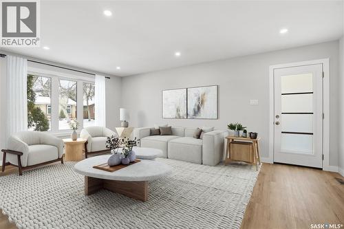 31 Newstead Avenue, Regina, SK - Indoor Photo Showing Living Room