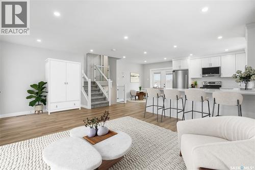 31 Newstead Avenue, Regina, SK - Indoor Photo Showing Living Room