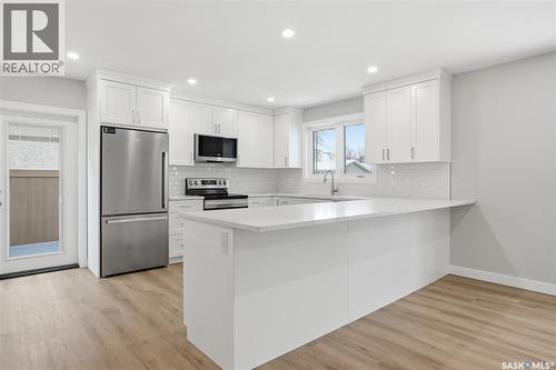 31 Newstead Avenue, Regina, SK - Indoor Photo Showing Kitchen With Stainless Steel Kitchen With Upgraded Kitchen