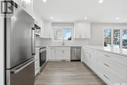 31 Newstead Avenue, Regina, SK - Indoor Photo Showing Kitchen With Stainless Steel Kitchen With Upgraded Kitchen