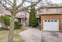 4 HARNESWORTH CRESCENT Hamilton, ON L8B 0J3