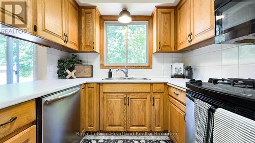 10 Bissett Court, Goderich (Goderich (Town)), ON - Indoor Photo Showing Kitchen With Double Sink