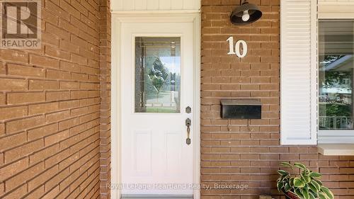 10 Bissett Court, Goderich (Goderich (Town)), ON - Outdoor With Exterior