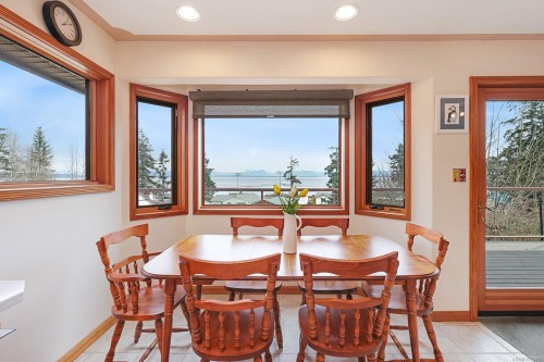 3882 Wavecrest Rd, Campbell River, BC 