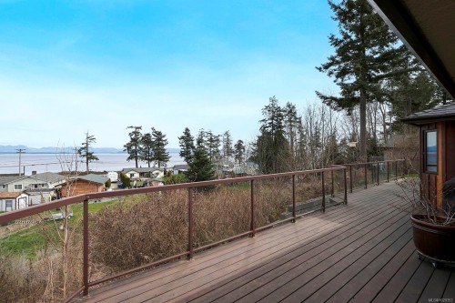 3882 Wavecrest Rd, Campbell River, BC 