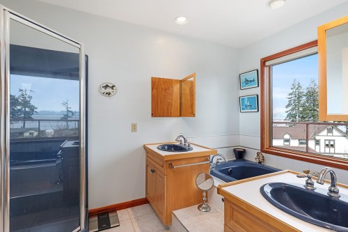 3882 Wavecrest Rd, Campbell River, BC 