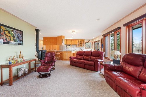 3882 Wavecrest Rd, Campbell River, BC 