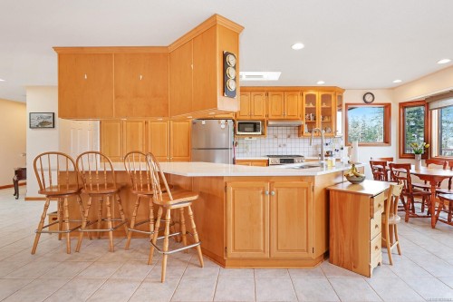 3882 Wavecrest Rd, Campbell River, BC 