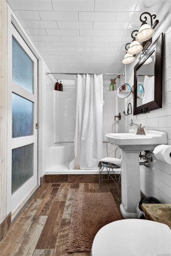 2470 North End Rd, Salt Spring, BC 