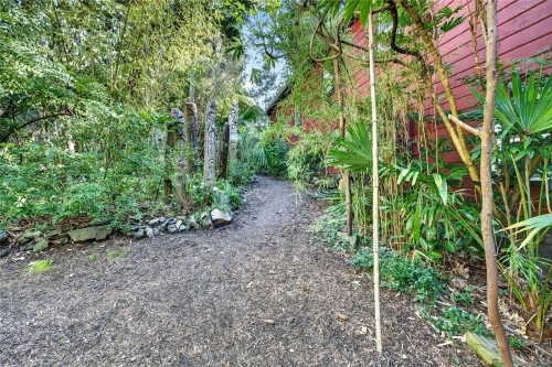 2470 North End Rd, Salt Spring, BC 