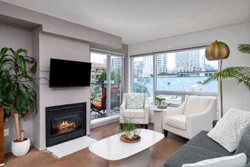 205-932 Johnson St  Victoria, BC V8V 3N4