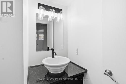 311 Presland Road, Ottawa, ON - Indoor Photo Showing Bathroom