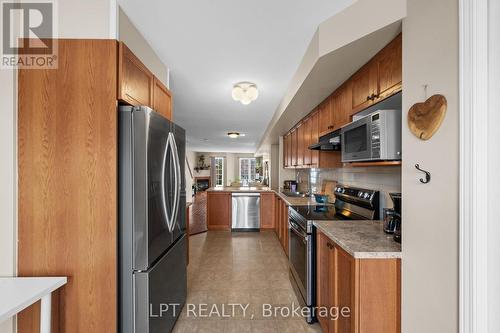 902 Longfields Drive, Ottawa, ON - Indoor Photo Showing Kitchen