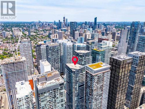 915 - 115 BLUE JAYS WAY  Toronto, ON M5V 0N4