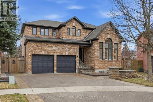 2225 GLAZEBROOK CIRCLE  Oakville, ON L6M 5B5