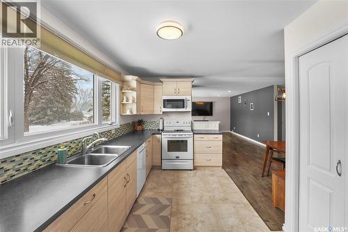60 Empress Drive, Regina, SK - Indoor Photo Showing Kitchen With Double Sink