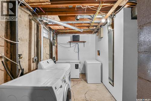 60 Empress Drive, Regina, SK - Indoor Photo Showing Laundry Room