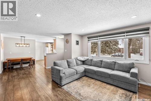 60 Empress Drive, Regina, SK - Indoor Photo Showing Living Room
