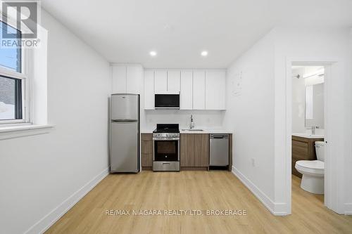995 O'CONNOR DRIVE , Toronto (O'Connor-Parkview), Ontario M4B 2T1 2