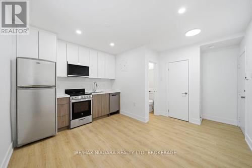 995 O'CONNOR DRIVE , Toronto (O'Connor-Parkview), Ontario M4B 2T1 3
