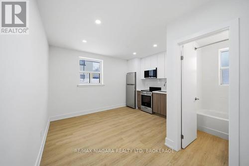 995 O'CONNOR DRIVE , Toronto (O'Connor-Parkview), Ontario M4B 2T1 4