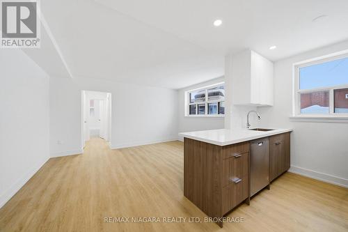 UNIT B - 993 O'CONNOR DRIVE , Toronto (O'Connor-Parkview), Ontario M4B 2T1 2