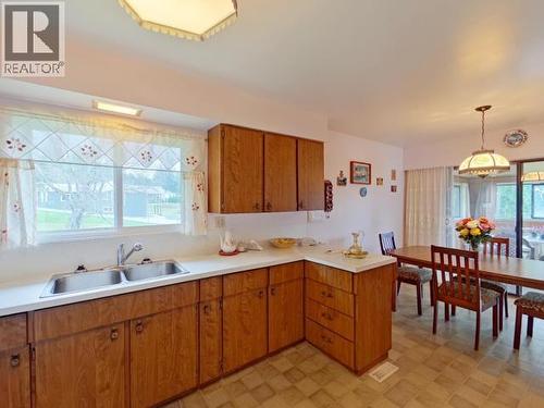 3284 Cariboo Ave, Powell River, BC - Indoor Photo Showing Kitchen With Double Sink