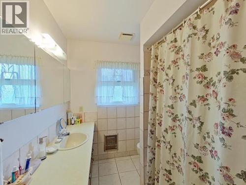 3284 Cariboo Ave, Powell River, BC - Indoor Photo Showing Bathroom