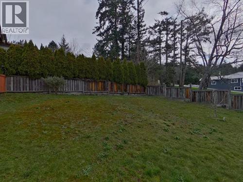 3284 Cariboo Ave, Powell River, BC - Outdoor With Backyard