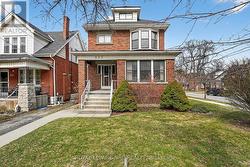 227 CUMBERLAND AVENUE  Hamilton, ON L8M 1Z8