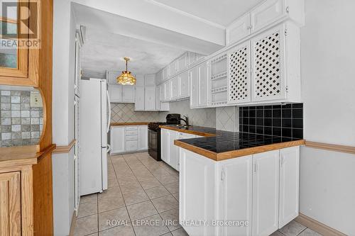 227 Cumberland Avenue, Hamilton, ON - Indoor Photo Showing Kitchen