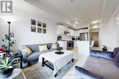 207 - 8960 Jane Street, Vaughan, ON - Indoor Photo Showing Living Room