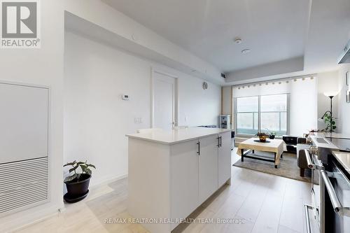 207 - 8960 Jane Street, Vaughan, ON - Indoor Photo Showing Kitchen