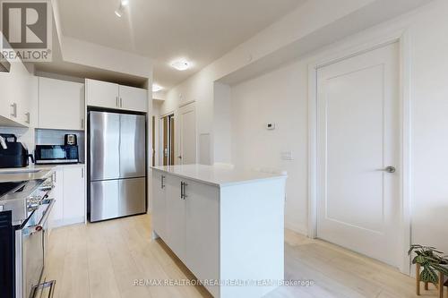 207 - 8960 Jane Street, Vaughan, ON - Indoor Photo Showing Kitchen