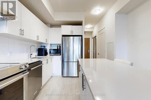 207 - 8960 Jane Street, Vaughan, ON - Indoor Photo Showing Kitchen