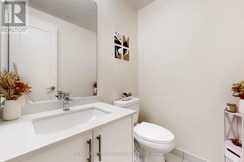207 - 8960 Jane Street, Vaughan, ON - Indoor Photo Showing Bathroom
